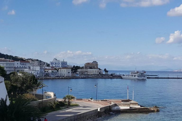 Μια Ήρεμη Απόδραση: Η Εμπειρία των Σπετσών τον Μάιο στο Thimaras Hotel