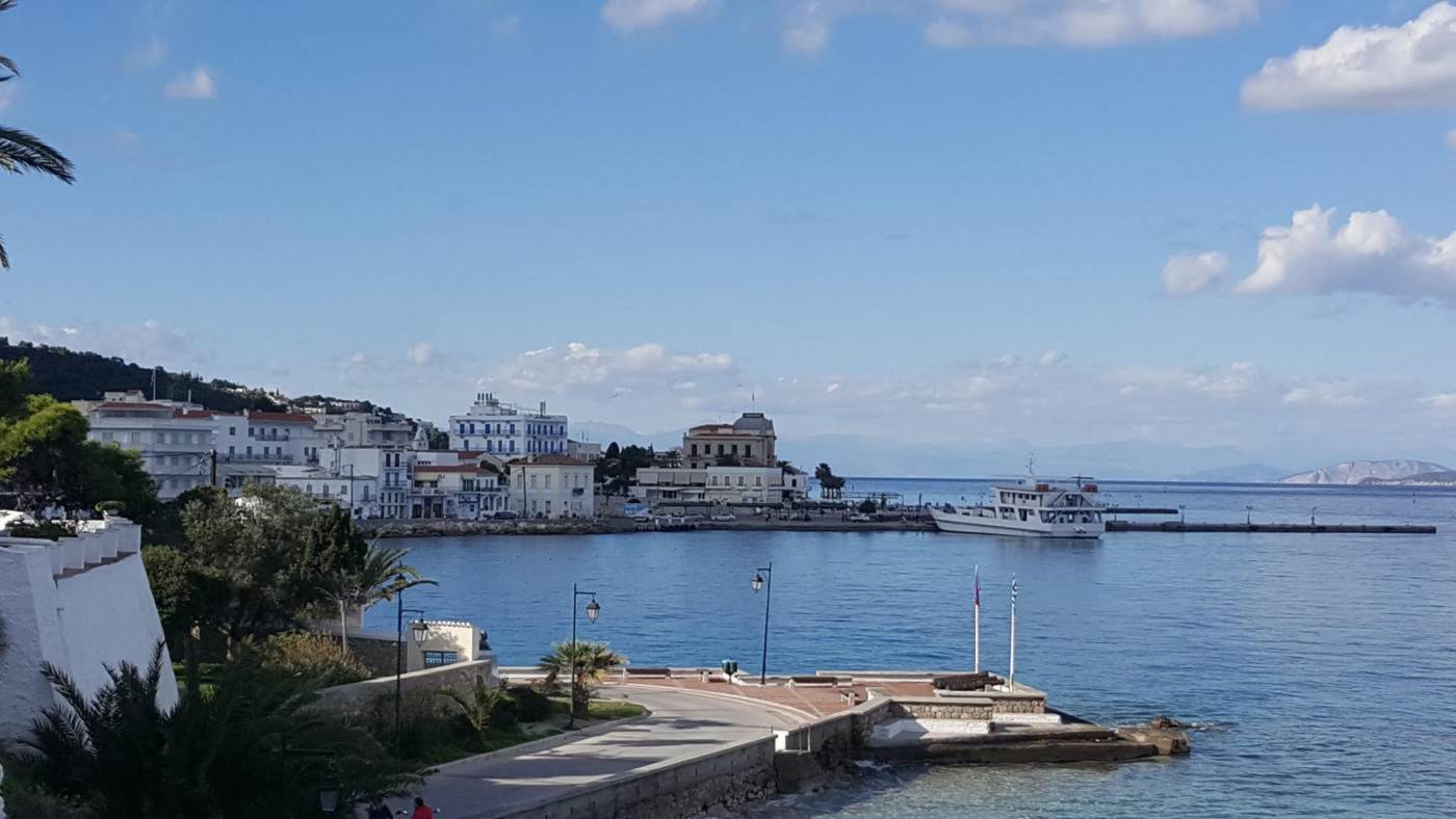 Μια Ήρεμη Απόδραση: Η Εμπειρία των Σπετσών τον Μάιο στο Thimaras Hotel